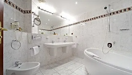 فندق Roma 4*